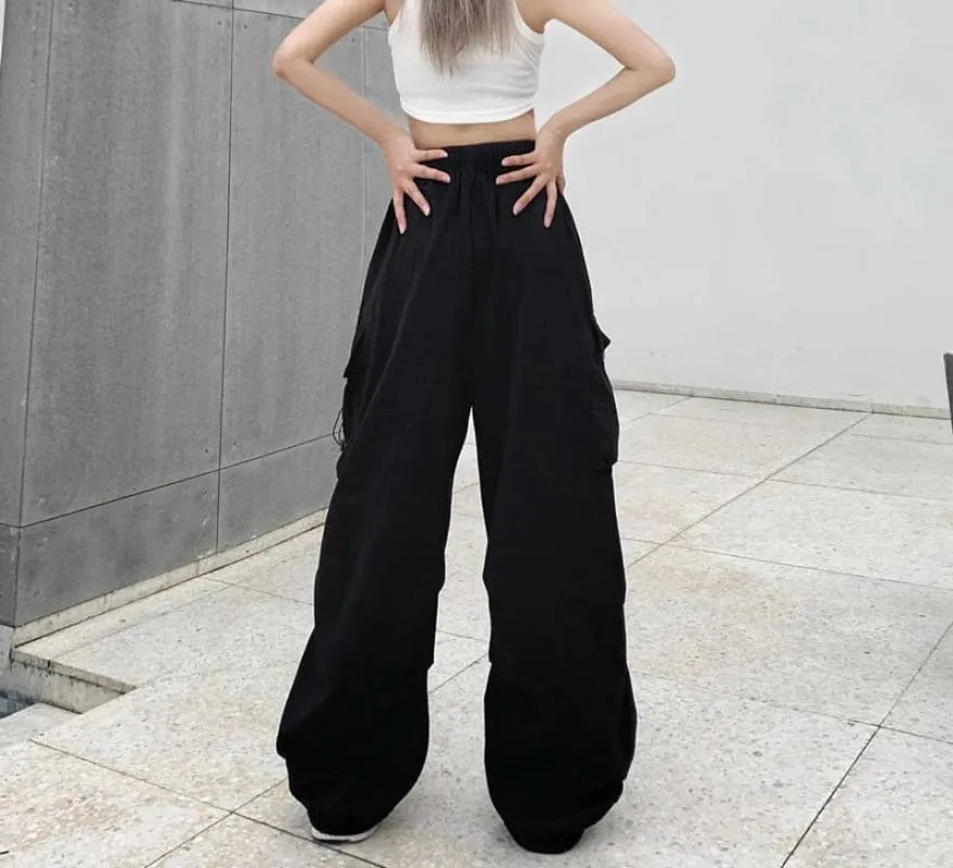 Women’s Black Wide Leg Cargo Pants with High Waist and Pockets